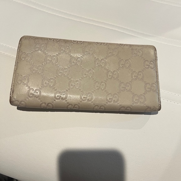 Gucci Taupe Wallet with Heart Logo - Picture 2 of 4